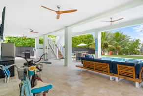 Emerald Oasis Deluxe Waterfront Gem, Heated Pool with Dock - Image 5