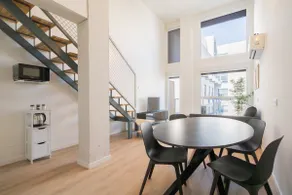 Industrial loft with temporary rental garage - Image 3