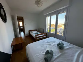 Apparently newly renovated - Image 4