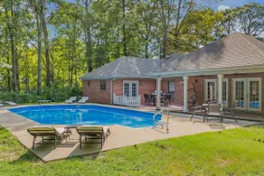 Private Pool, Game Room, Spacious Family Home - Image 2