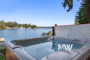 Lakefront—Boat Slip, Hot Tub, Paddle Board & More - Image 4