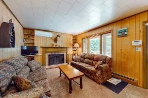 Serene Lakefront home with fire pit, dock & WIFI - Image 2