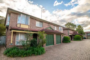 3 bedroom Townhouse at Dundas - Image 5