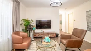 3 bedroom Townhouse at Dundas - Image 2