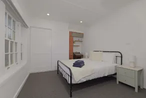 3-Bedroom House in Manuka Retreat - Image 2