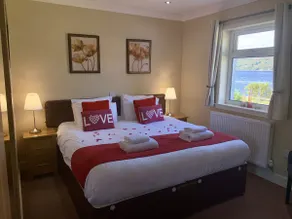 Glenachulish Bay with Hot Tub - Image 3