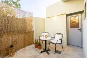 Filiatra Charming Urban Escape Your Cozy Retreat - Image 5