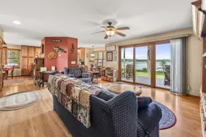 5BR Retreat: Waterfront, Kayaks, BBQ & More - Image 2