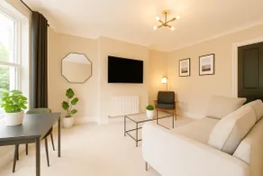 2 Bedroom Central Garden Apartment Free parking - Image 4