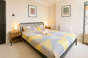 2 Bedroom Central Garden Apartment Free parking - Image 2