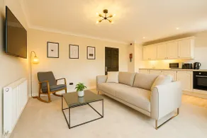 2 Bedroom Central Garden Apartment Free parking - Image 3