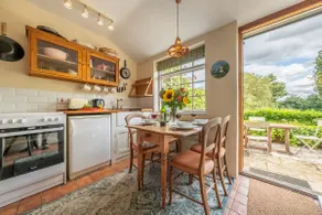 Brimming with Medieval charm - Weavers Cottage - Image 3