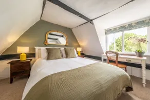 Brimming with Medieval charm - Weavers Cottage - Image 2