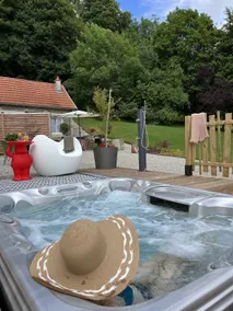 Cottage with private spa and indoor pool - Image 2