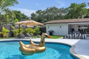 Miami Casa Bella I Near Beaches, heated Pool. - Image 2