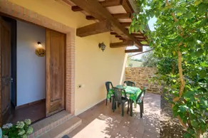 Apartamento con barbacoa, terraza y jardín | Vistas al jardín - Image 3
