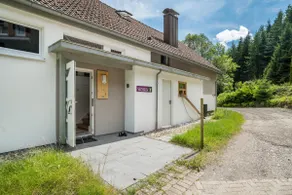 Vacation home with forest view - Image 3