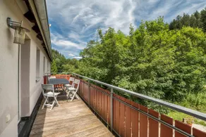 Vacation home with forest view - Image 2