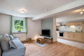 Vacation home with forest view - Image 4
