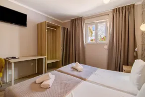 Twin Room 205 - Image 3
