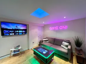 Central Windsor, Large Garden, Games Room & Office - Image 5