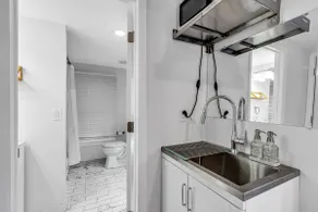 Fully Renovated 1 Bed Room Beach Suite #4 - Image 5