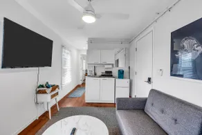 Renovated 1BR Blocks to Beach & Main Ave - Image 3