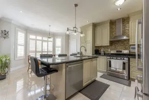 Spacious 7BR Home with Private Yard & Fast WiFi! - Image 3