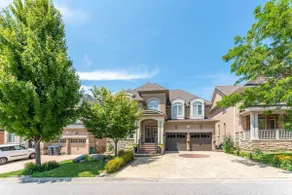 Spacious 7BR Home with Private Yard & Fast WiFi! - Image 5