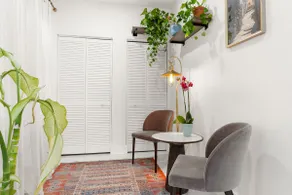 Charming Home Close to Beaches & Downtown - Image 5