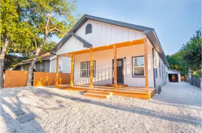 Experience Convenience w 4BR Plus 2 and 1 half Baths Near Alamodome - Image 3
