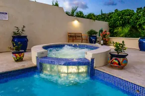 Amazing Pool & 2 min walk to beach - Ocean View - Image 3
