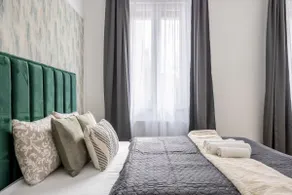 Luxy Central Spacious & Cozy Residence w/Balcony - Image 4