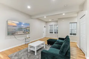 Modern & Spacious 5BH/ 4BA Home Near Downtown - Image 2