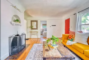 NE 27th Main House | 2 Bedrooms • 2 Queens • 1 Bat - Image 4