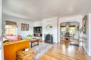 NE 27th Main House | 2 Bedrooms • 2 Queens • 1 Bat - Image 3