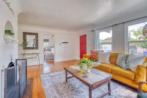 NE 27th Main House | 2 Bedrooms • 2 Queens • 1 Bat - Image 2