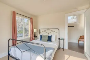 NE 29th (502) | 3 Bedrooms • 3 Queens • 1 Bath - Image 5