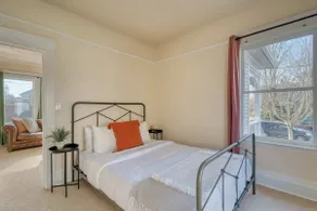 NE 29th (502) | 3 Bedrooms • 3 Queens • 1 Bath - Image 4