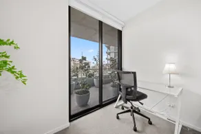 Inner-City 2-Bed with Large Balcony, Garden  Gym - Image 4