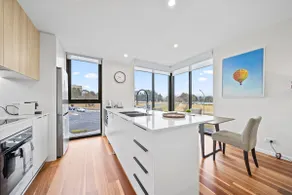 Inner-City 2-Bed with Large Balcony, Garden  Gym - Image 3