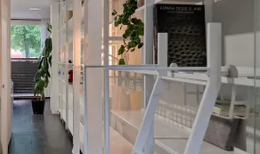 Modern Apartment with Private Garage - Image 2