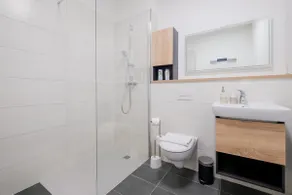 Appartement-Mehrbett-Zimmer-Salle de bain privée - Image 2