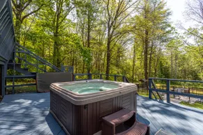 Stylish Family Home w/ FP & Hot-tub in Stone Ridge - Image 5