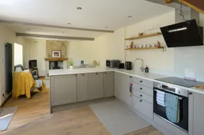 Beautiful Cottage in Idyllic Cotswolds Village - Image 2