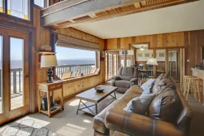 Captain's Cove – Ocean Views & Hot Tub - Image 2
