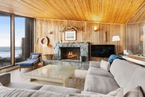 The Waves – Spacious, Stylish Beach Retreat - Image 5