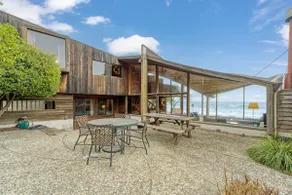 The Waves – Spacious, Stylish Beach Retreat - Image 2