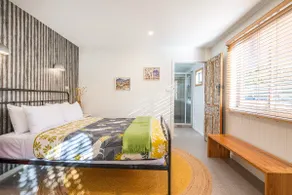 'Little Secret' Charming Clifton Beach Sanctuary - Image 3