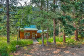 Riverside`s Hideout Cabin- With Hot Tub! - Image 2